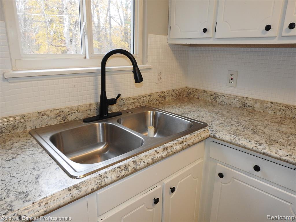 5919 Western Road, Flint, MI 48506 — Photo 12