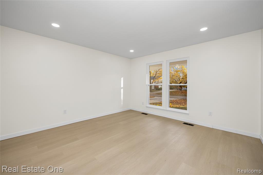 5426 N Piccadilly, West Bloomfield, MI — Photo 13