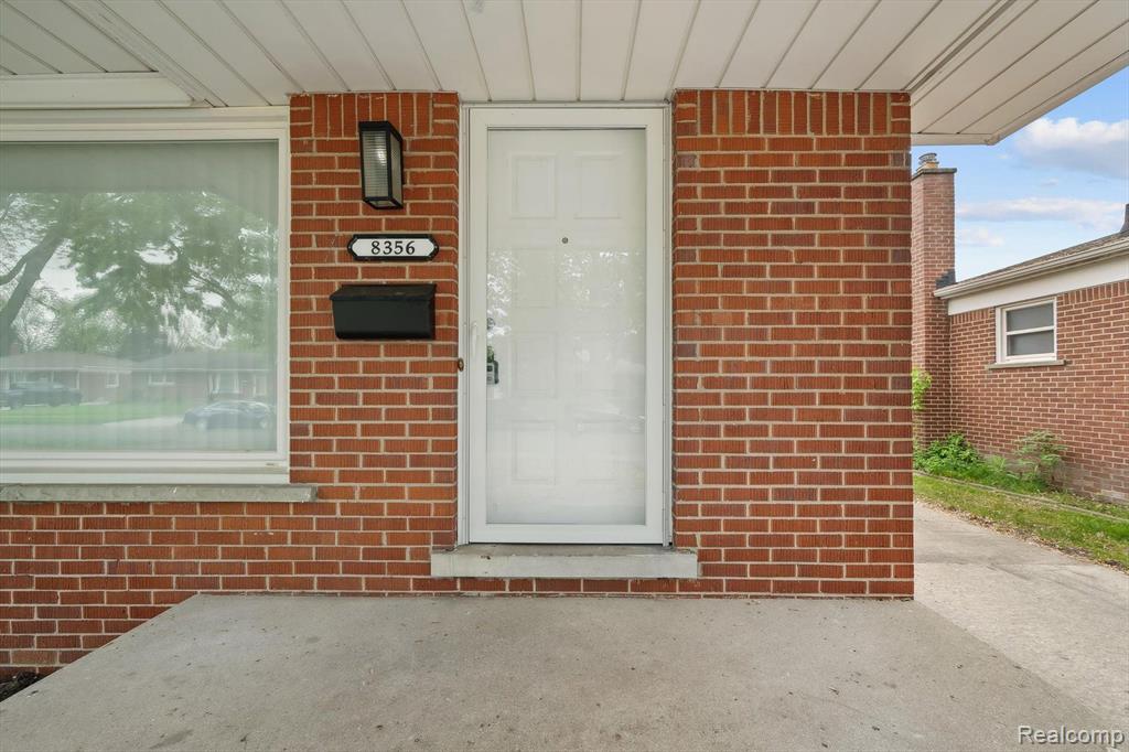 8356 GLENGARY Street, Dearborn Heights, MI 48127 — Photo 2
