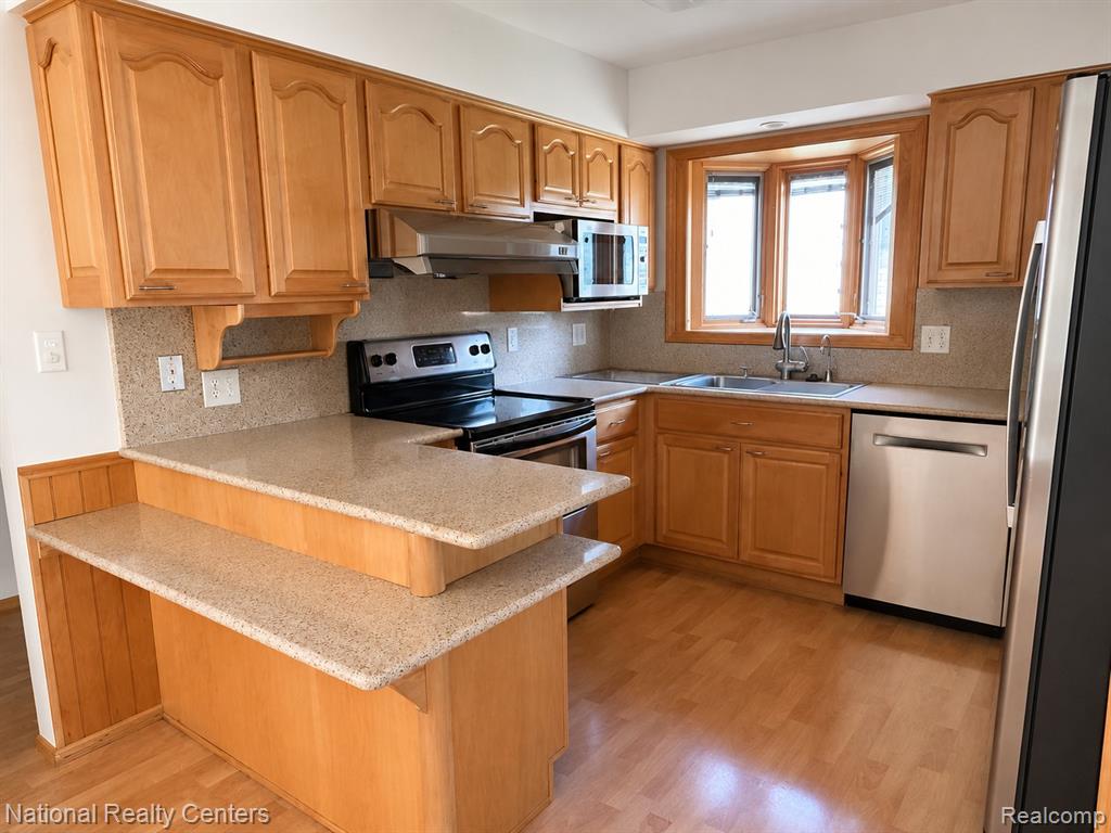 2182 Yorktown Drive, Ann Arbor, MI 48105 — Photo 12