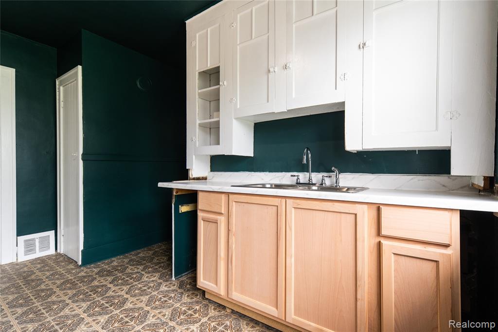 5303 Hurlbut Street, Detroit, MI 48213 — Photo 5