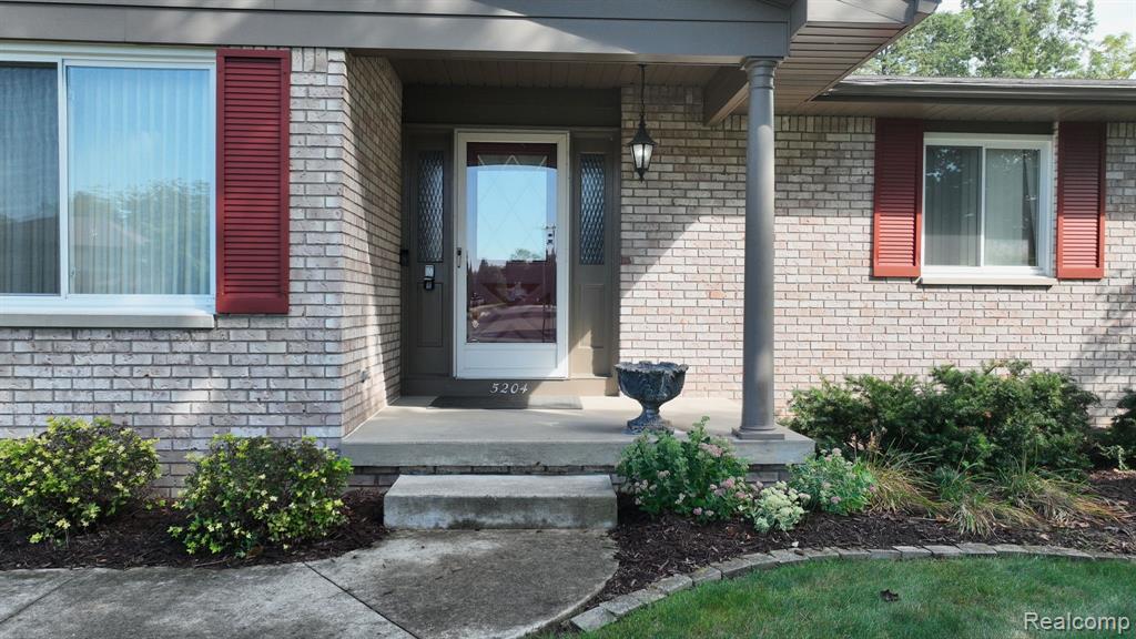 5204 Applewood Drive, Flushing, MI 48433 — Photo 6