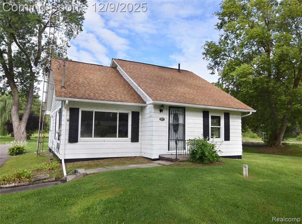 8231 N Vassar Road, Mount Morris, MI 48458 — front exterior