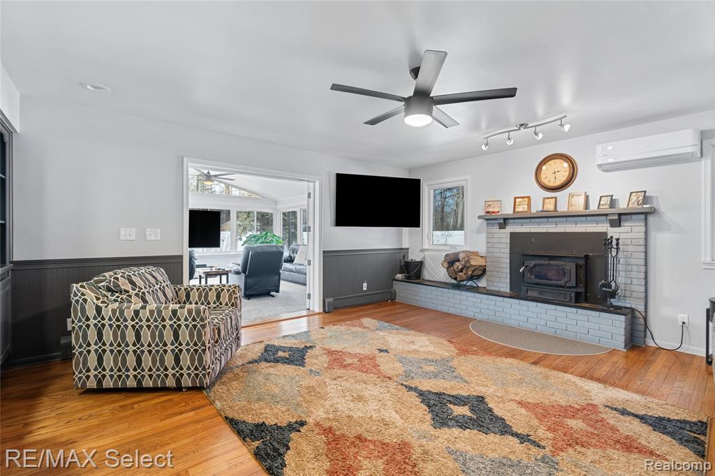 5401 S Sycamore Drive, Burton, MI 48509 — Photo 15