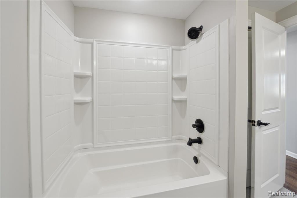 5100 Surfwood Drive, Commerce Twp, MI 48382 — Photo 26