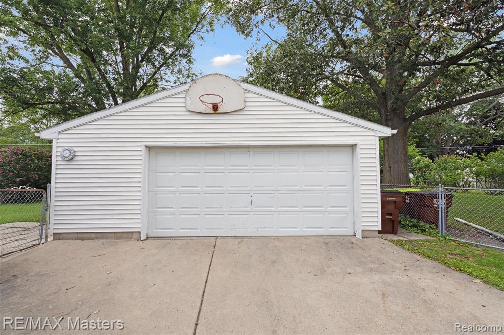 611 SAINT MARYS Avenue, Monroe, MI 48162 — Photo 2