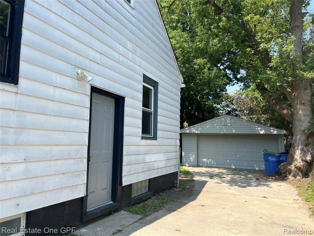 8679 CHALMERS Avenue, Warren, MI 48089 — Photo 3