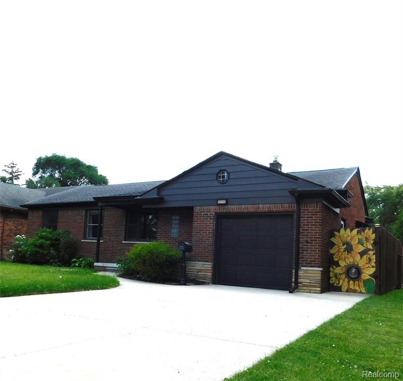 16740 College, Fraser, MI 48026 — Photo 2