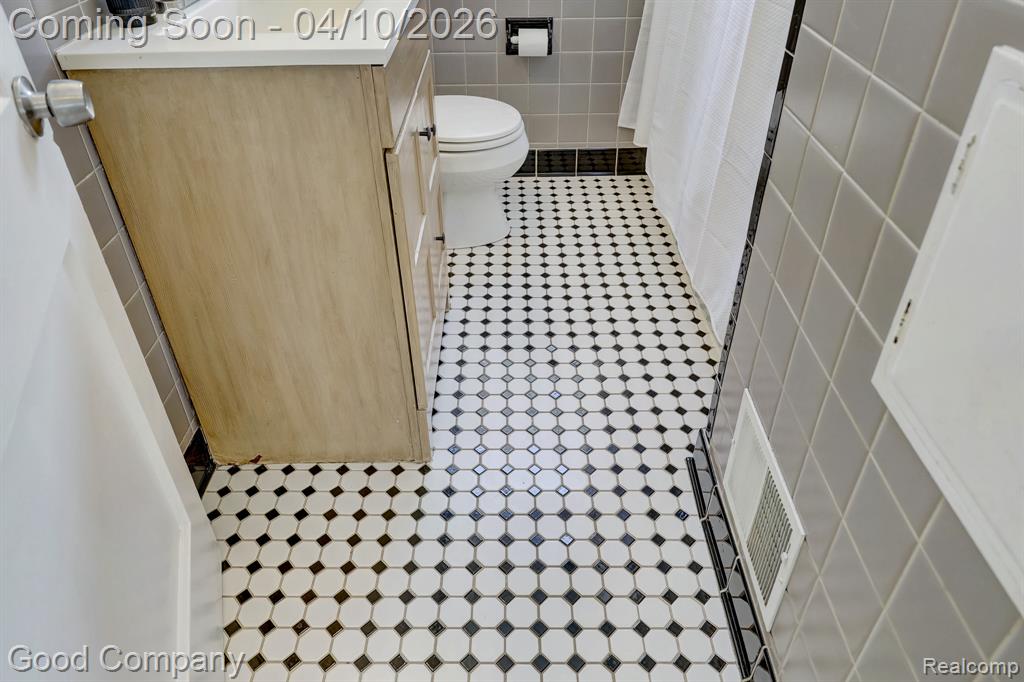 915 N Dorchester Avenue, Royal Oak, MI 48067 — Photo 24