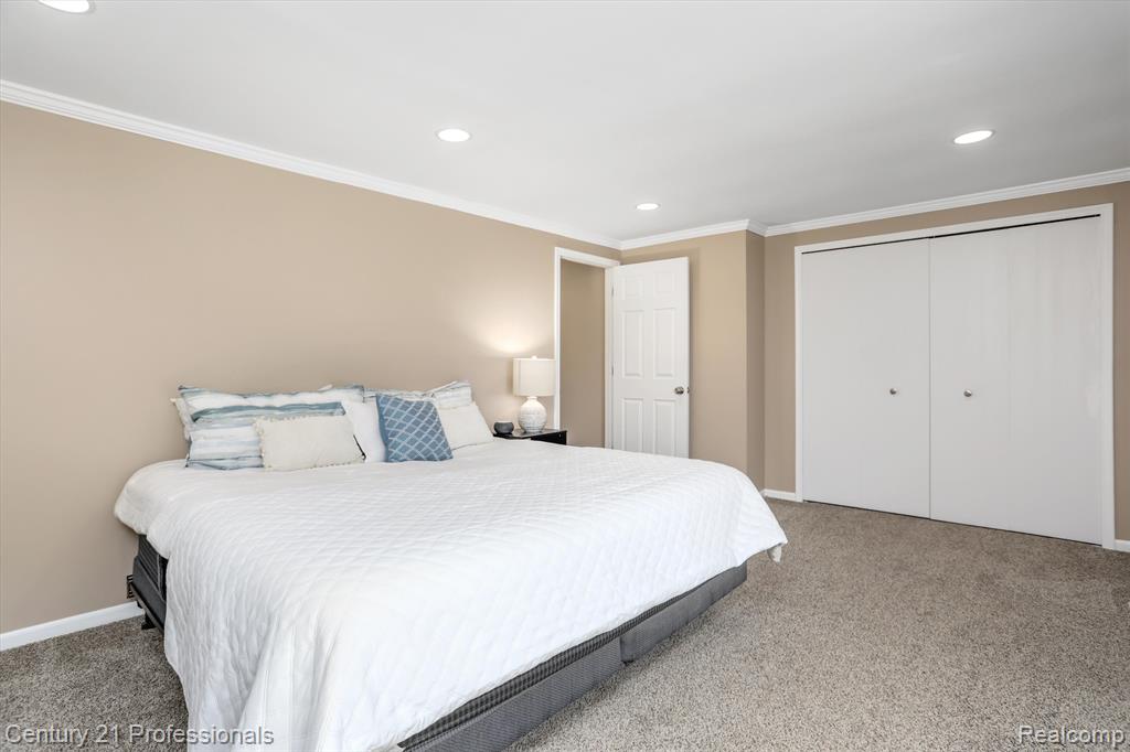9077 BAVARIAN Court, Clarkston, MI 48348 — Photo 13