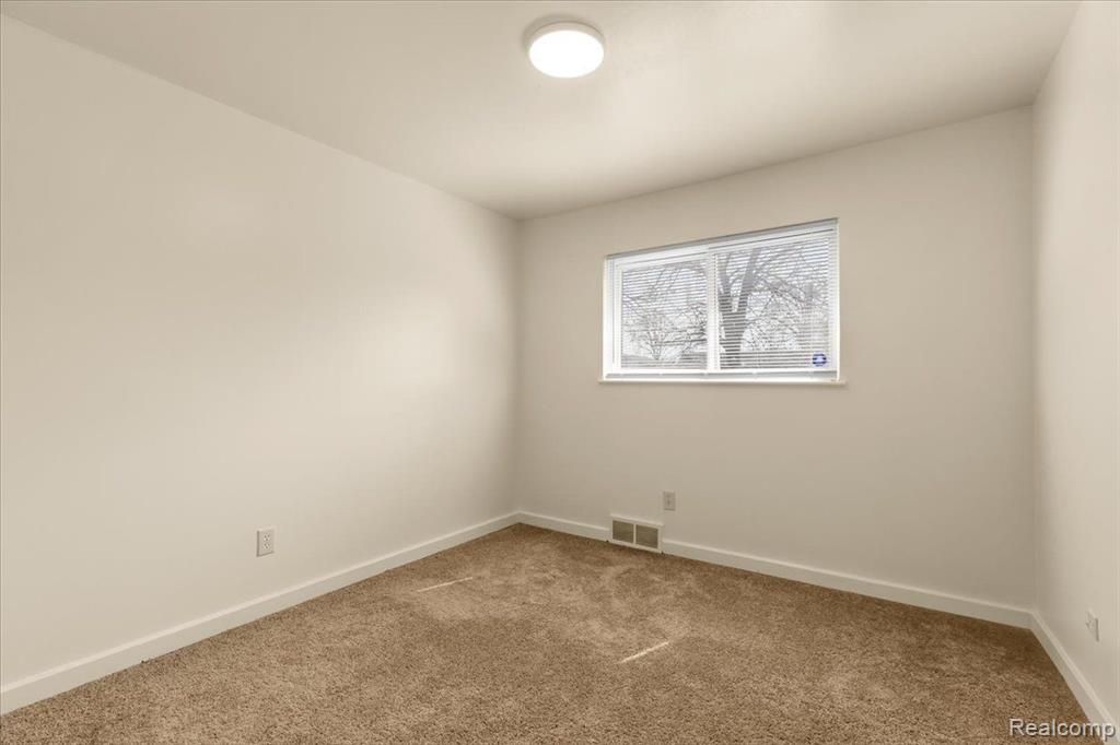 10343 N OAK Drive, Ferndale, MI 48220 — Photo 7