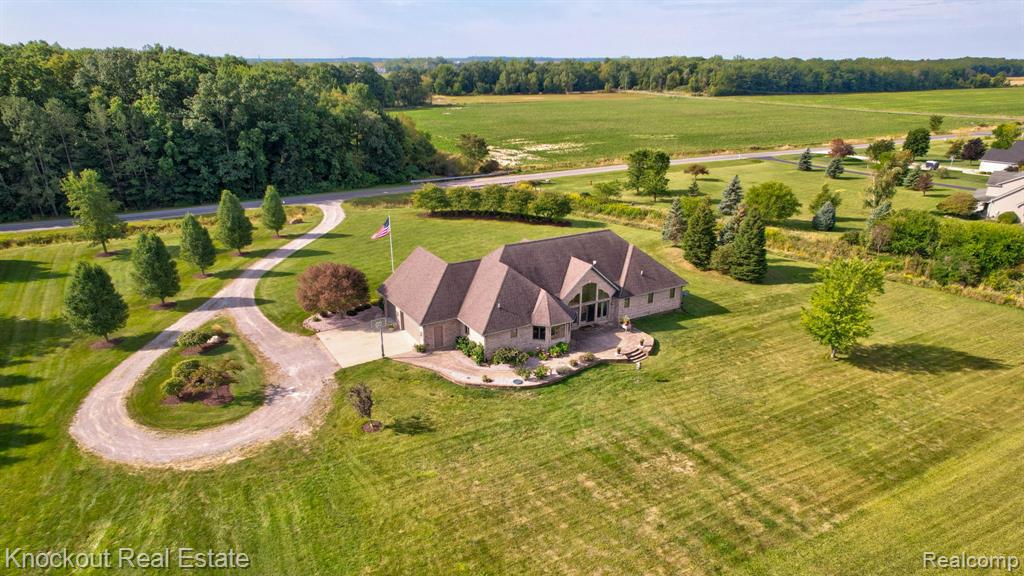 10205 Bradley Road, Frankenmuth, MI 48734 — Photo 3