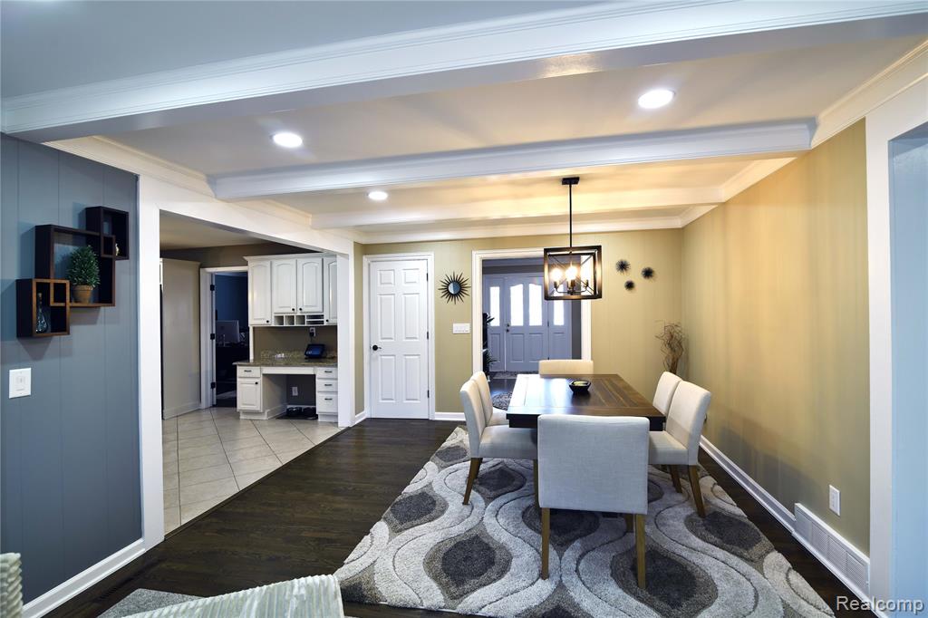 9693 BURNING TREE Drive, Grand Blanc, MI 48439 — Photo 14
