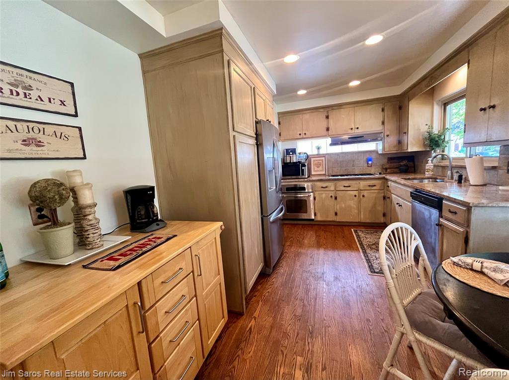 935 S Brys Drive, Grosse Pointe Woods, MI 48236 — Photo 4