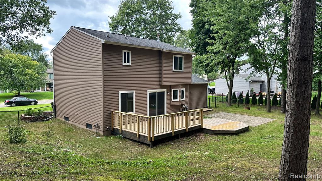 350 Timberwood Trail, Ortonville, MI 48462 — Photo 2