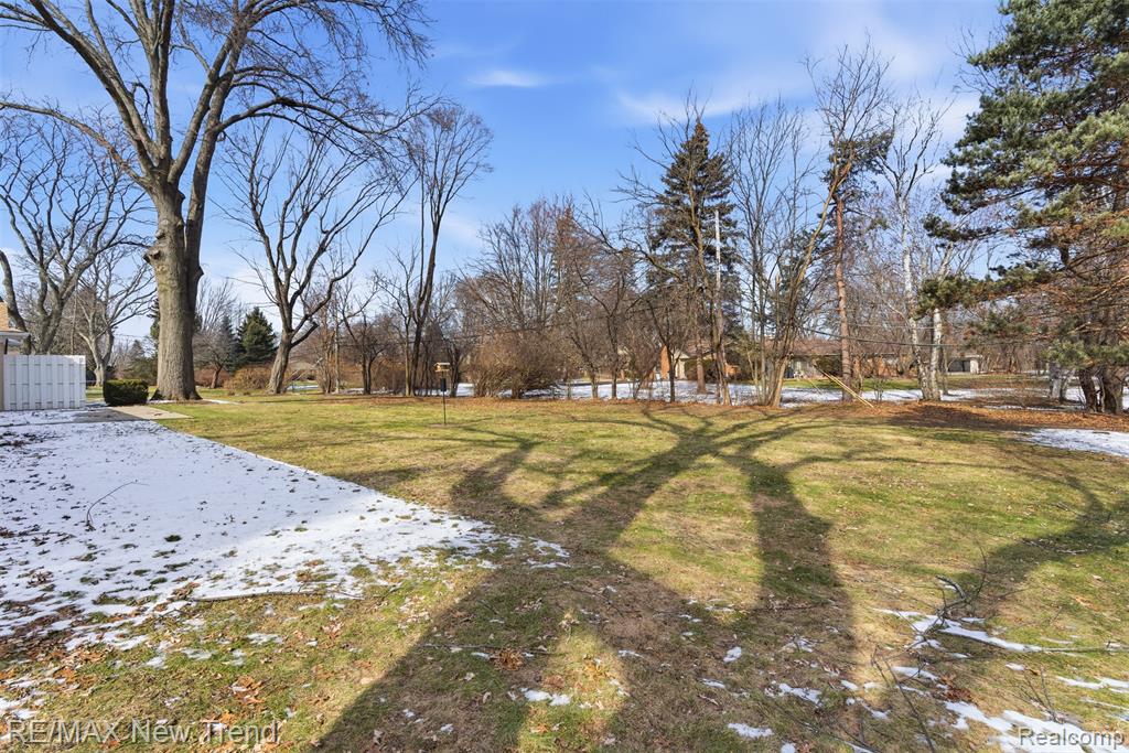 1043 Westview Road, Bloomfield Hills, MI 48304 — Photo 41