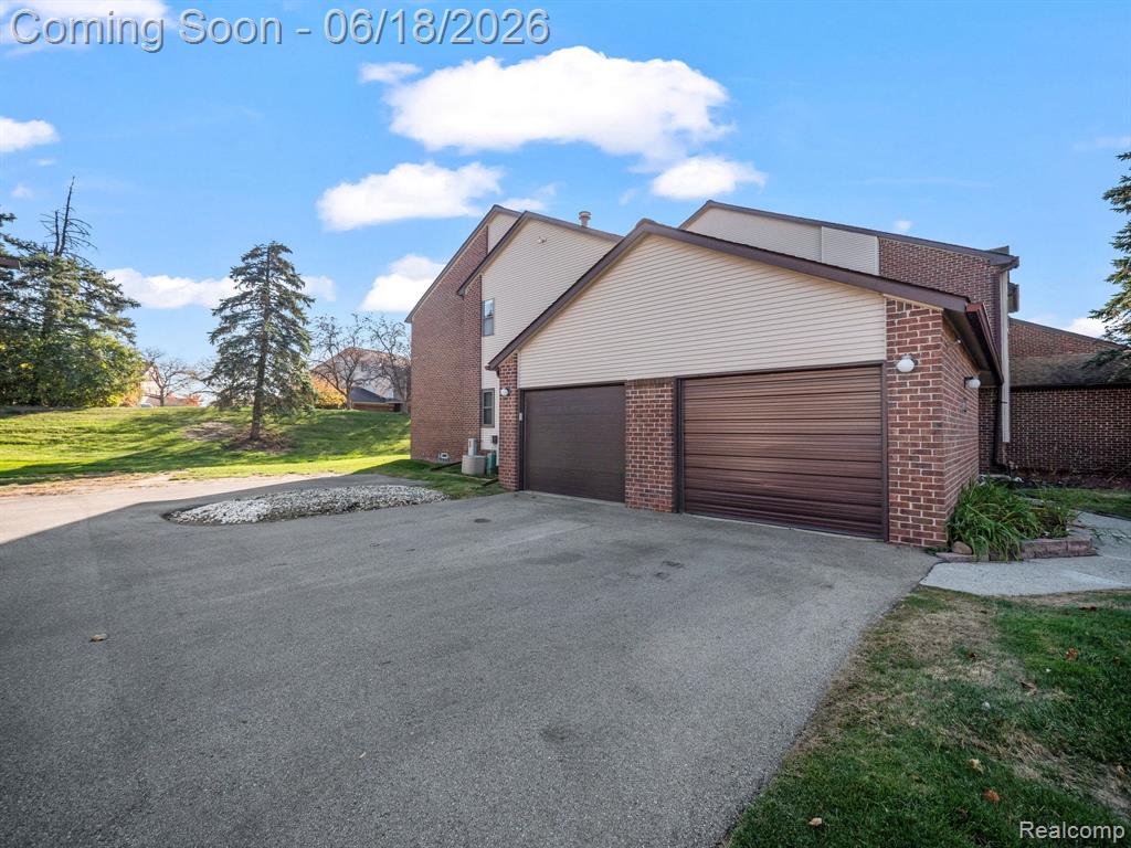 6680 Ridgefield Circle, 201, West Bloomfield, MI — Photo 2