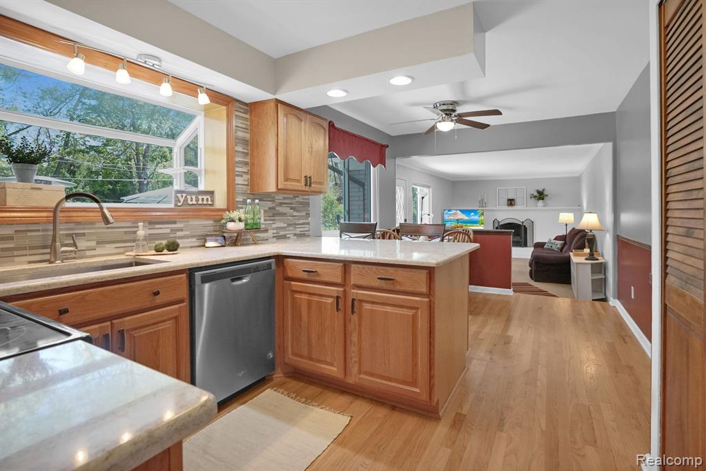 430 CHESTER Court, South Lyon, MI 48178 — Photo 17
