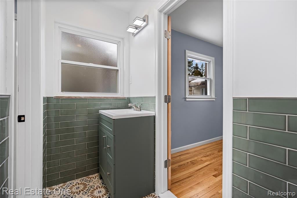 13344 Hart Avenue, Huntington Woods, MI — Photo 32