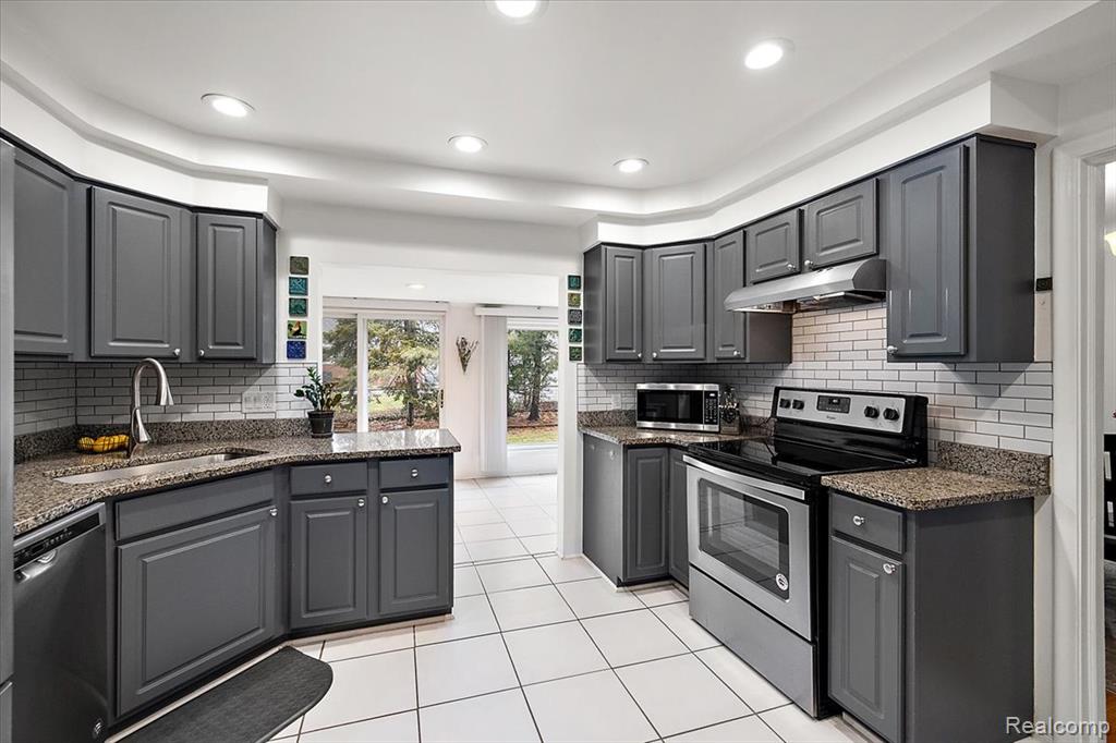 16244 Lauderdale Avenue, Beverly Hills, MI 48025 — Photo 22