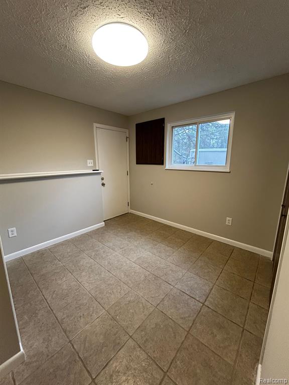 400 WOLFE Road, Ortonville, MI 48462 — Photo 25