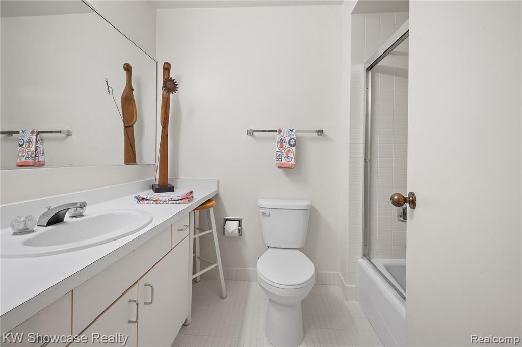 5000 Town Center Center, 703, Southfield, MI 48075 — Photo 23