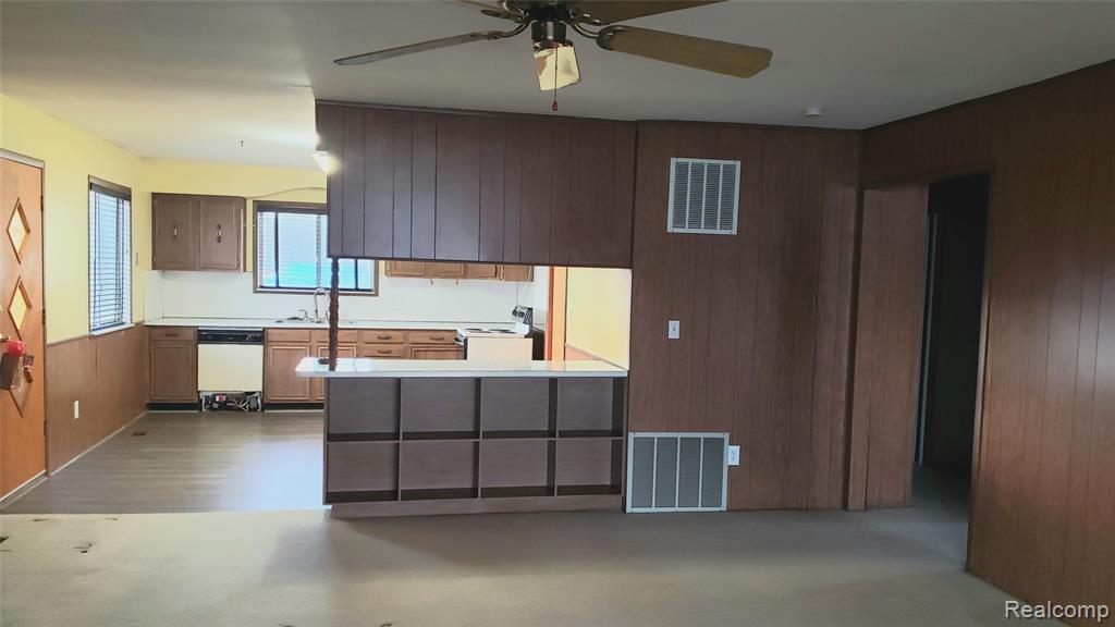 9560 Bluewater Drive, Pinckney, MI 48169 — Photo 13