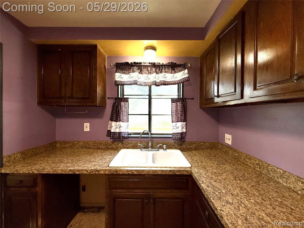 23400 Seneca Street, Oak Park, MI 48237 — Photo 28