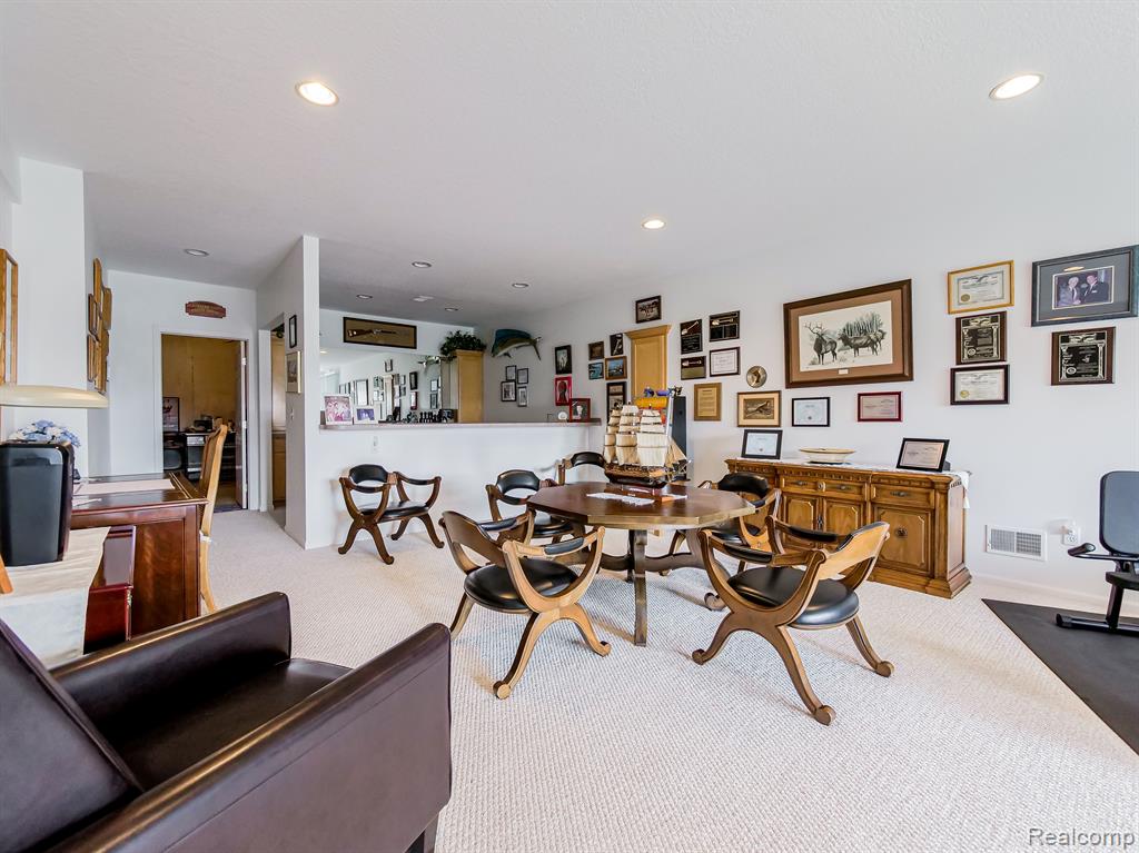 8011 WOODSTONE Drive, Grand Blanc, MI 48439 — Photo 24