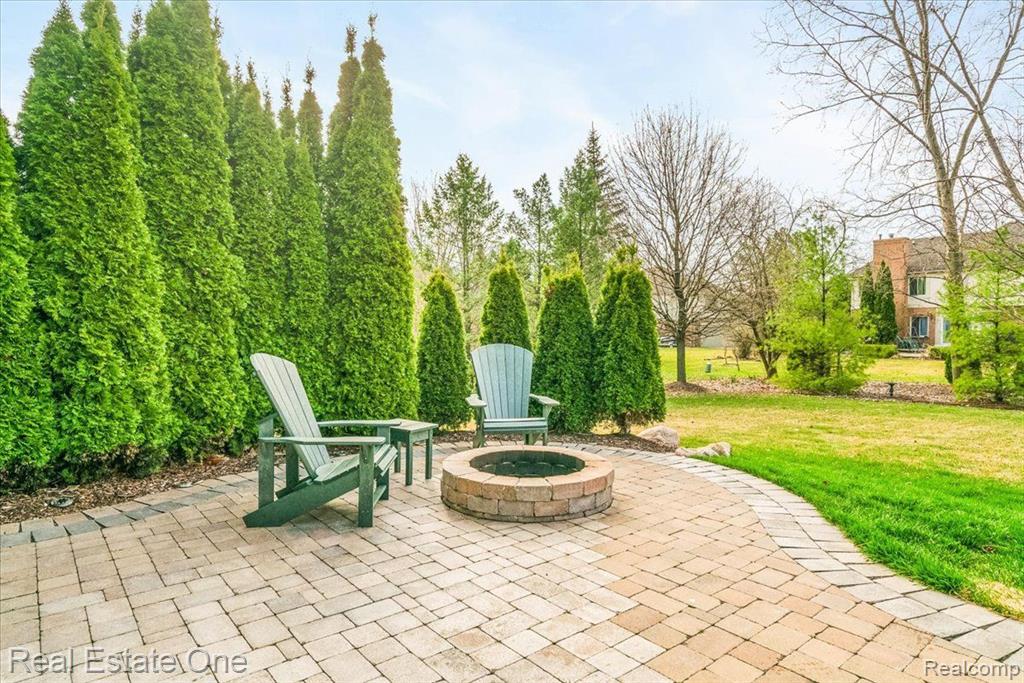 48025 E OXFORD Court, Canton, MI 48187 — Photo 18