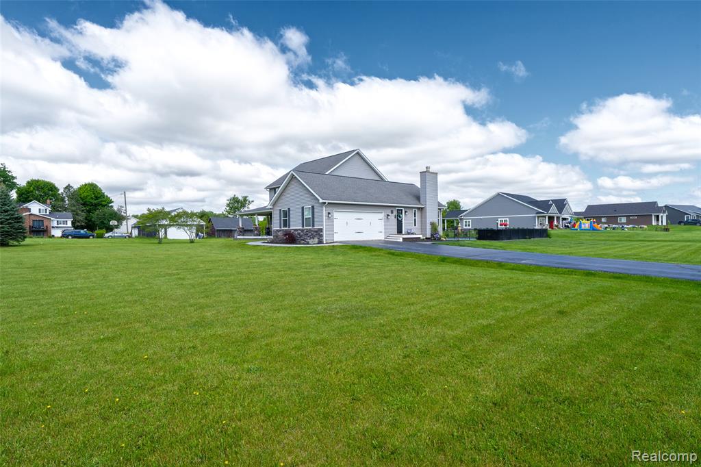 5015 LINDEMERE Drive, Fowlerville, MI 48836 — Photo 63