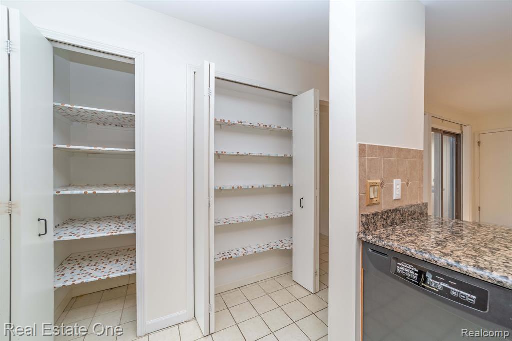 6250 POTOMAC Circle, West Bloomfield, MI — Photo 21