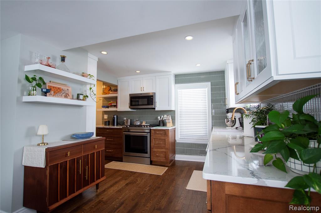 550 Pinecrest Drive, Ferndale, MI 48220 — Photo 2