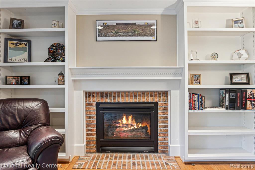 42372 COTSWOLD Court, Northville, MI 48168 — Photo 19