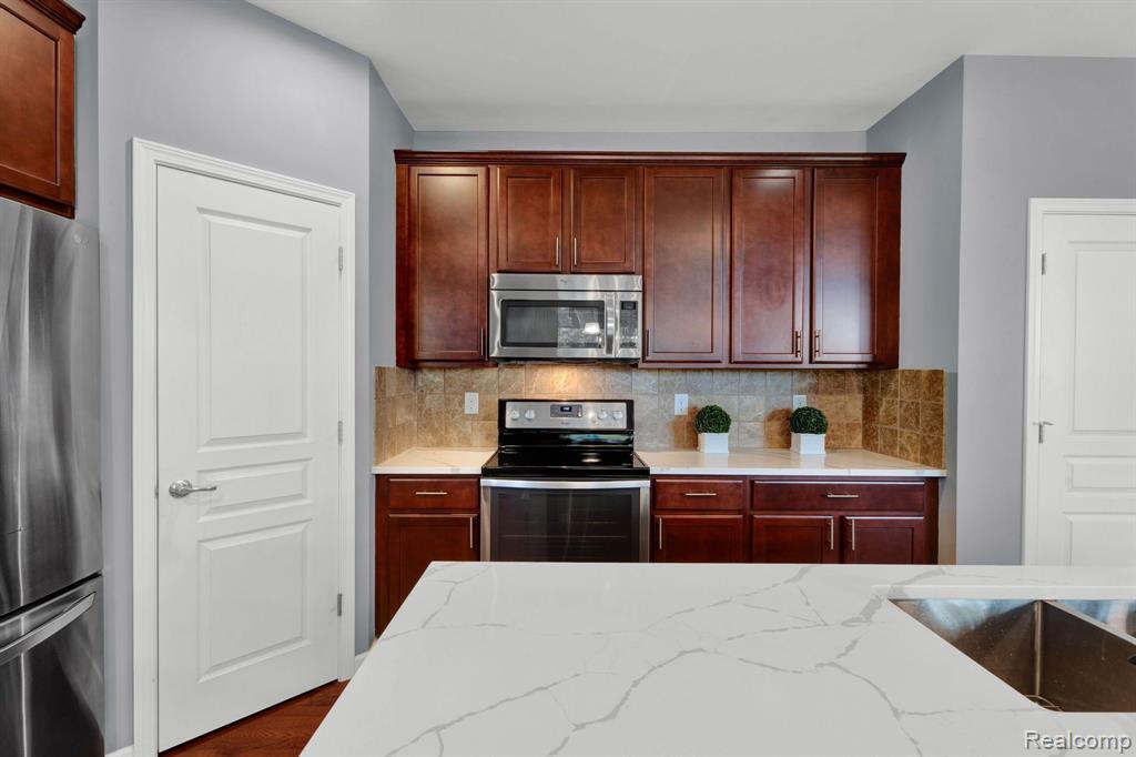 57757 Village Drive, New Hudson, MI 48165 — Photo 37