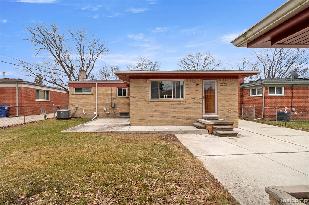 8895 Lenore Ave, Redford, MI 48239 — Photo 31
