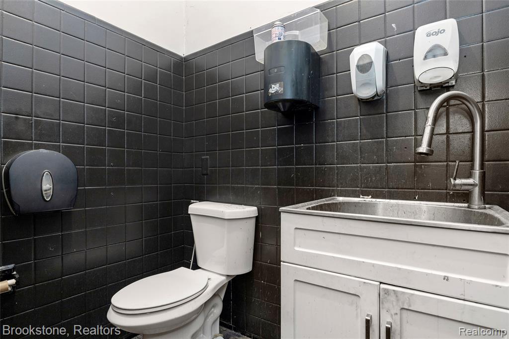 10200 Whittier Street, Detroit, MI 48224 — Photo 35