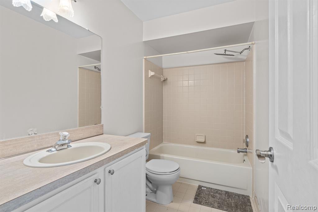 41874 BROOKVIEW Lane, Clinton Twp, MI 48038 — Photo 15