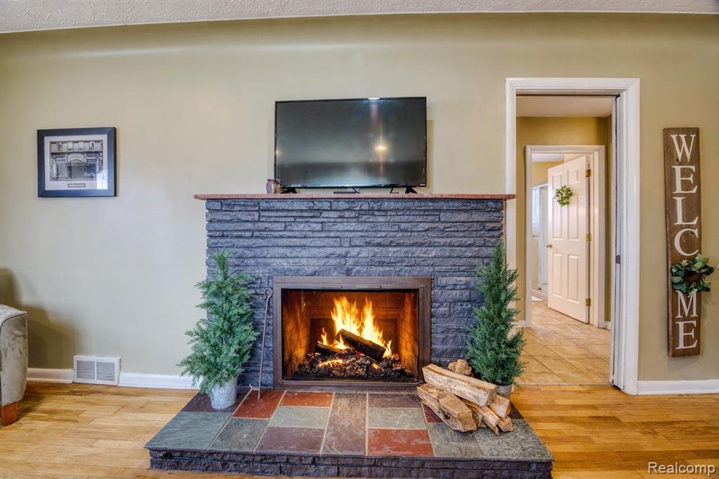 41890 E Ann Arbor Trail, Plymouth, MI 48170 — Photo 9