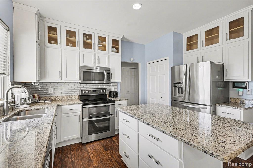 13805 Pond Bluff Drive, Van Buren, MI 48111 — Photo 10