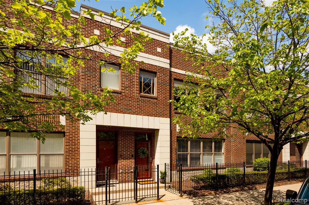 74 W BETHUNE Street, Detroit, MI 48202 — front exterior