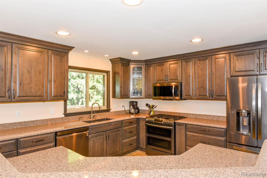 9245 PINE KNOB Road, Clarkston, MI 48348 — Photo 16
