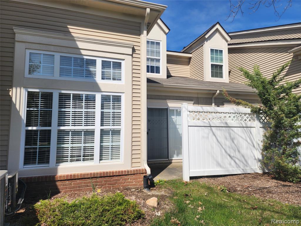 18106 Addington Drive, Commerce Twp, MI 48390 — Photo 5
