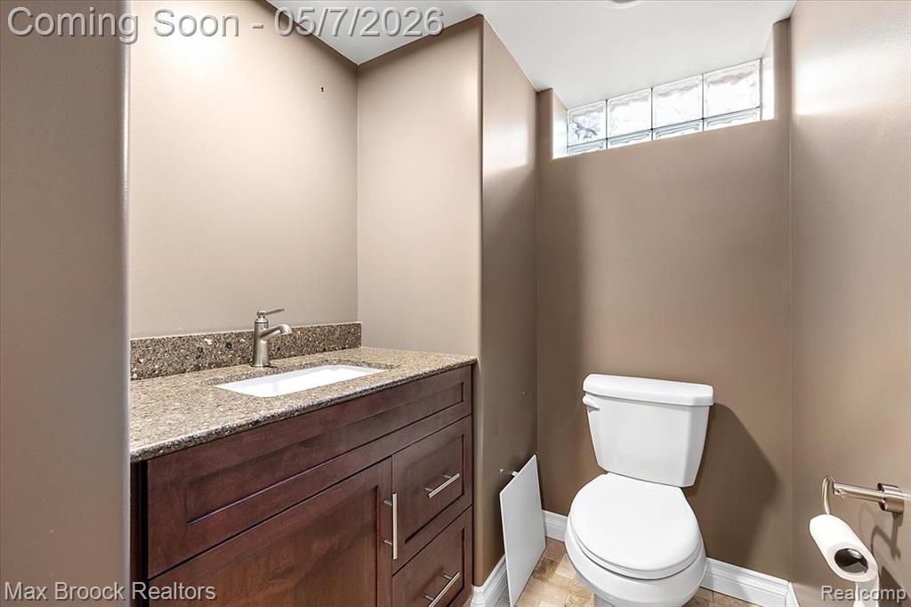 912 Woodsboro Drive, Royal Oak, MI 48067 — Photo 17