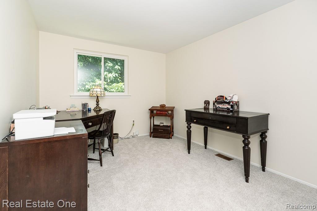 4644 Charest Avenue, Waterford, MI 48327 — Photo 37