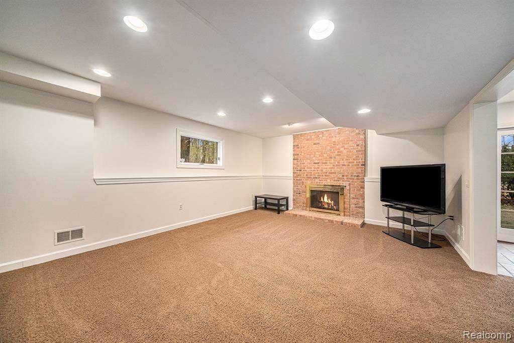 695 HERITAGE Drive, Milford, MI 48381 — Photo 28