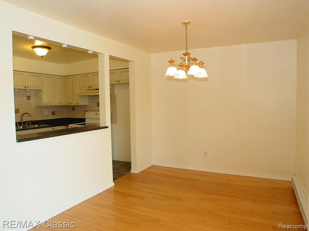 7572 WOODVIEW ST, 1, Westland, MI — Photo 6
