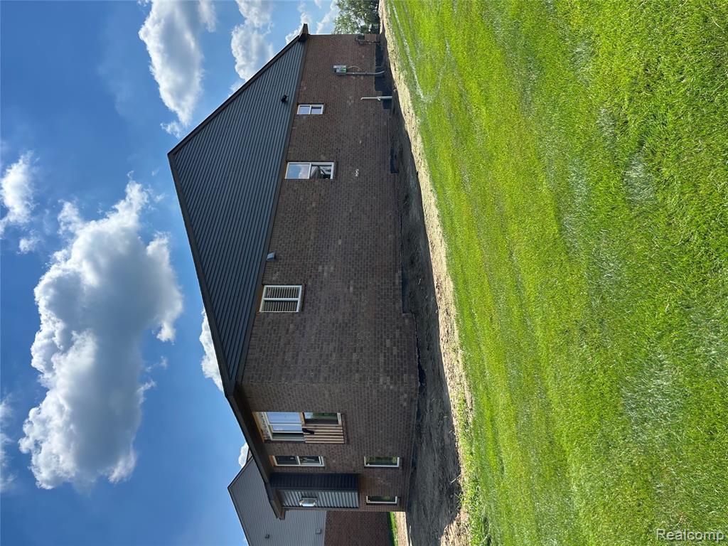 42984 Lexington Court, Belleville, MI 48111 — Photo 4