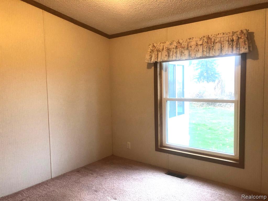 614 Spruce Court, Jonesville, MI 49250 — Photo 10