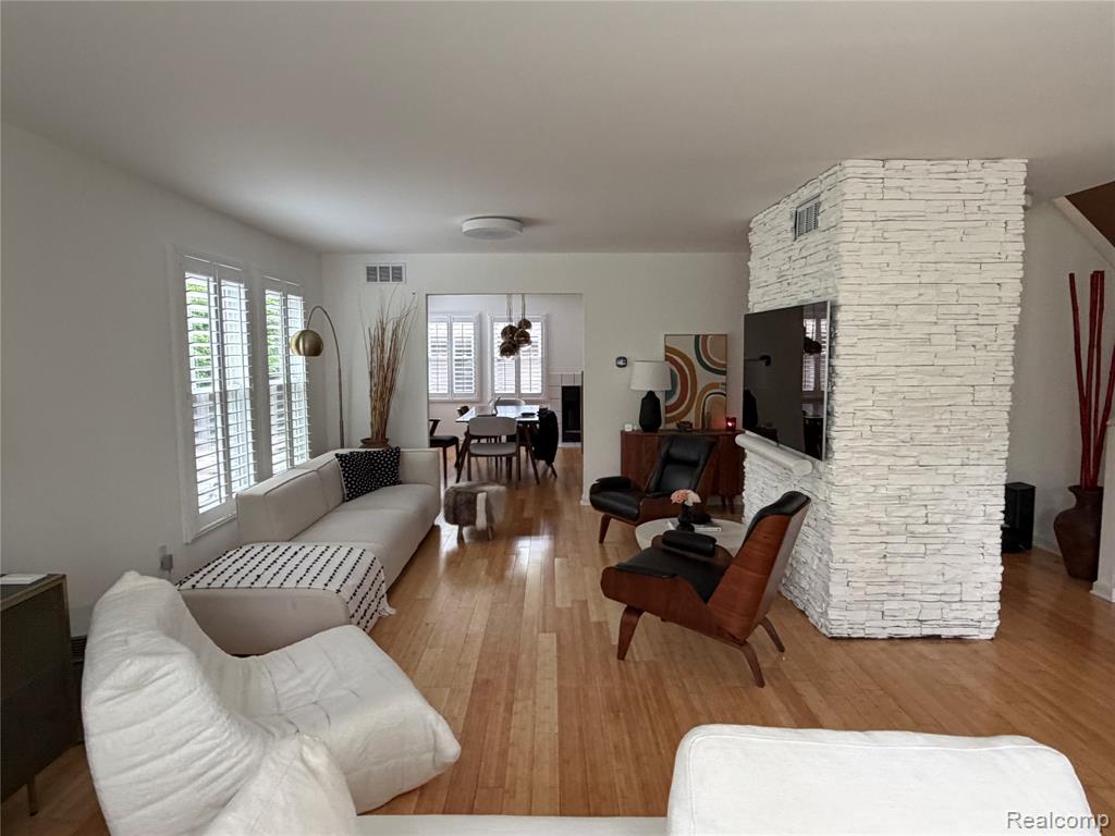 5589 Loveland Street, West Bloomfield, MI — Photo 5
